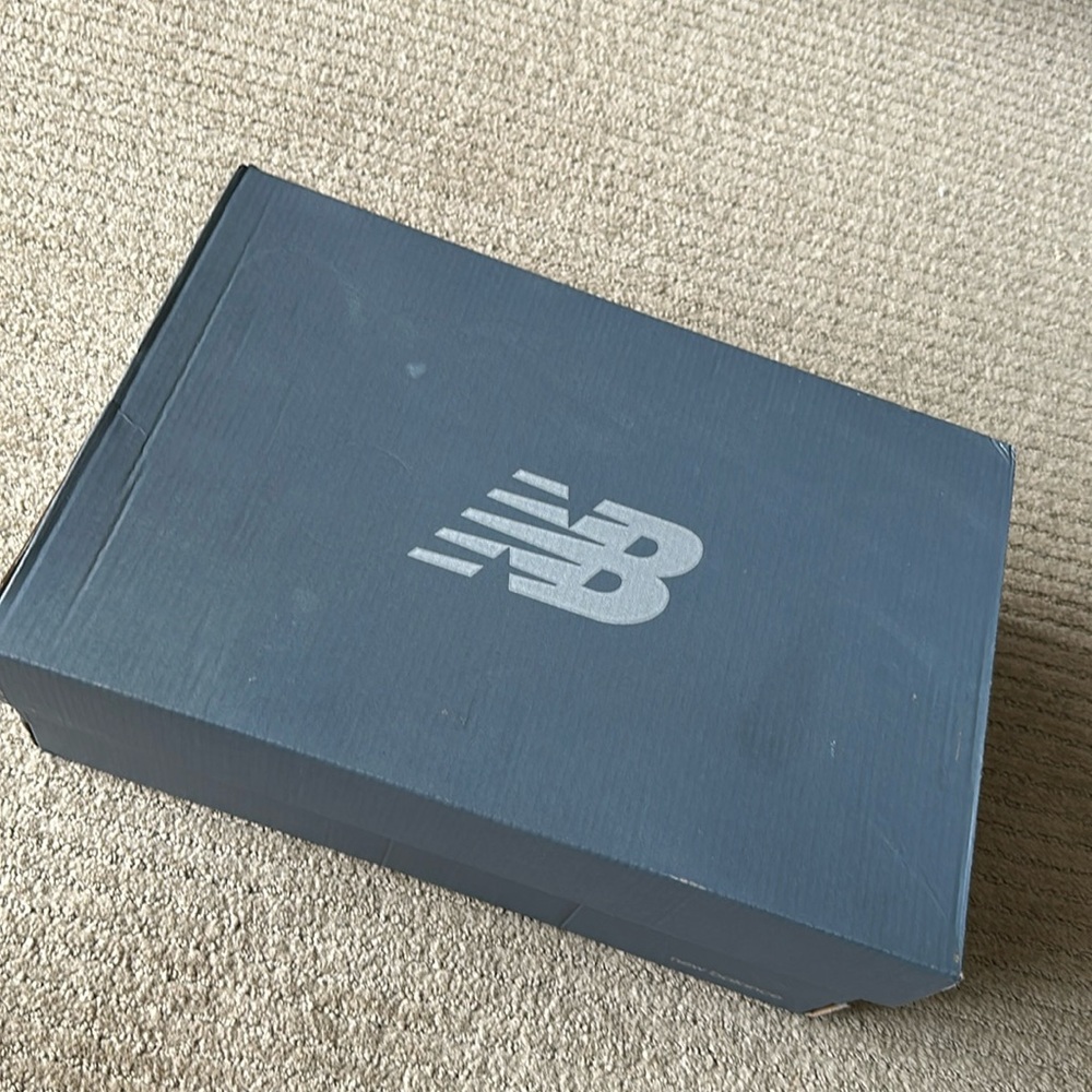 Men’s size 11 New Balance 550 shoe. Never worn